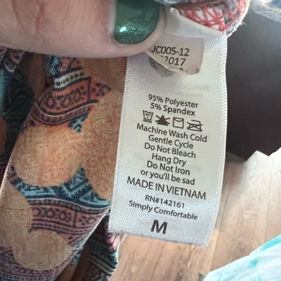 𝅺LULAROE Disney Long sleeve tshirt - Picture 4 of 5